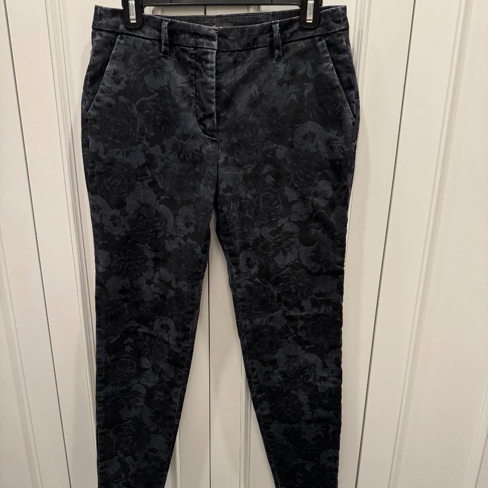 Italian casual wear Mason pant in a black floral motif